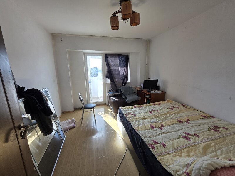 Costin Georgian, 5 minute metrou, pe Sos Vergului,