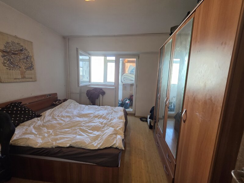 Costin Georgian, 5 minute metrou, pe Sos Vergului,