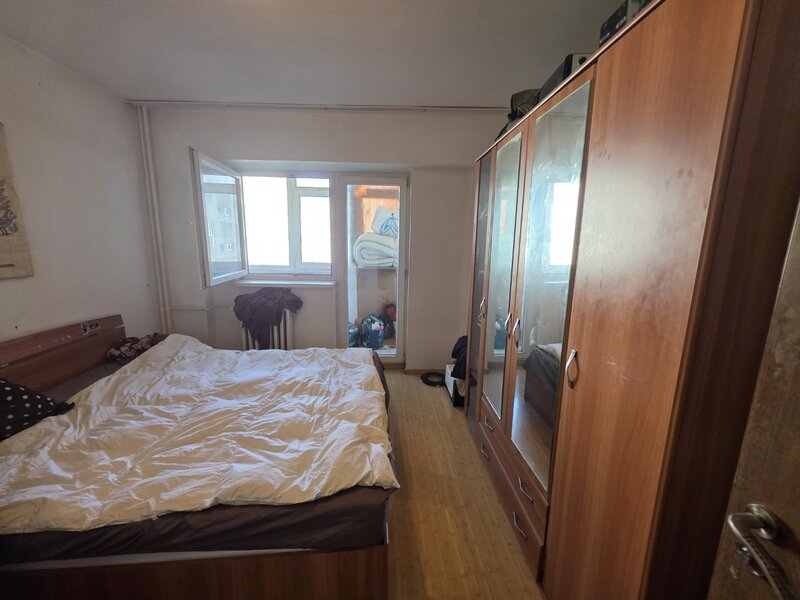 Costin Georgian, 5 minute metrou, pe Sos Vergului,