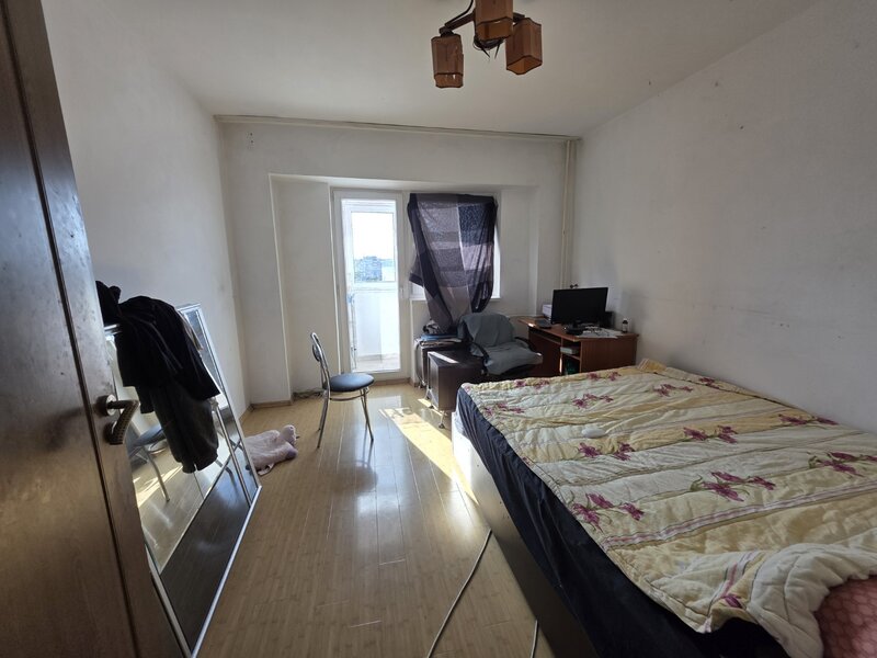 Costin Georgian, 5 minute metrou, pe Sos Vergului,